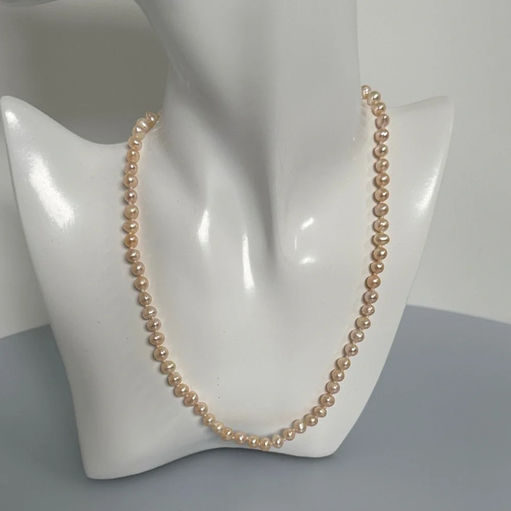 Elegant Cream Real Mother Pearl Necklace